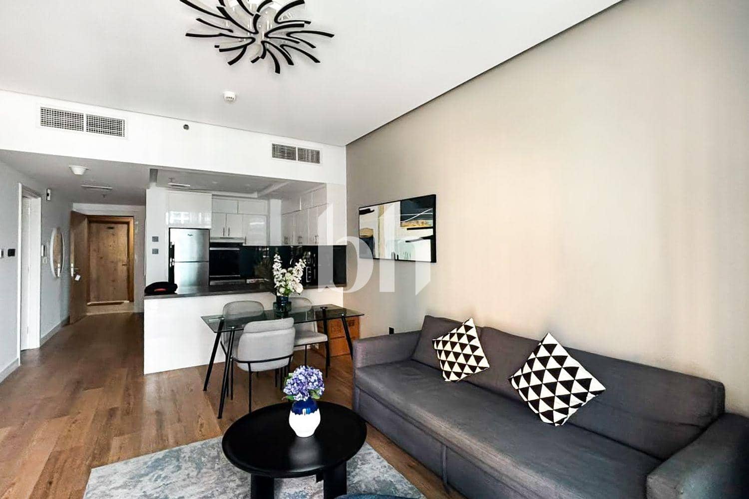 1 Bedroom Apartment in Continental Tower