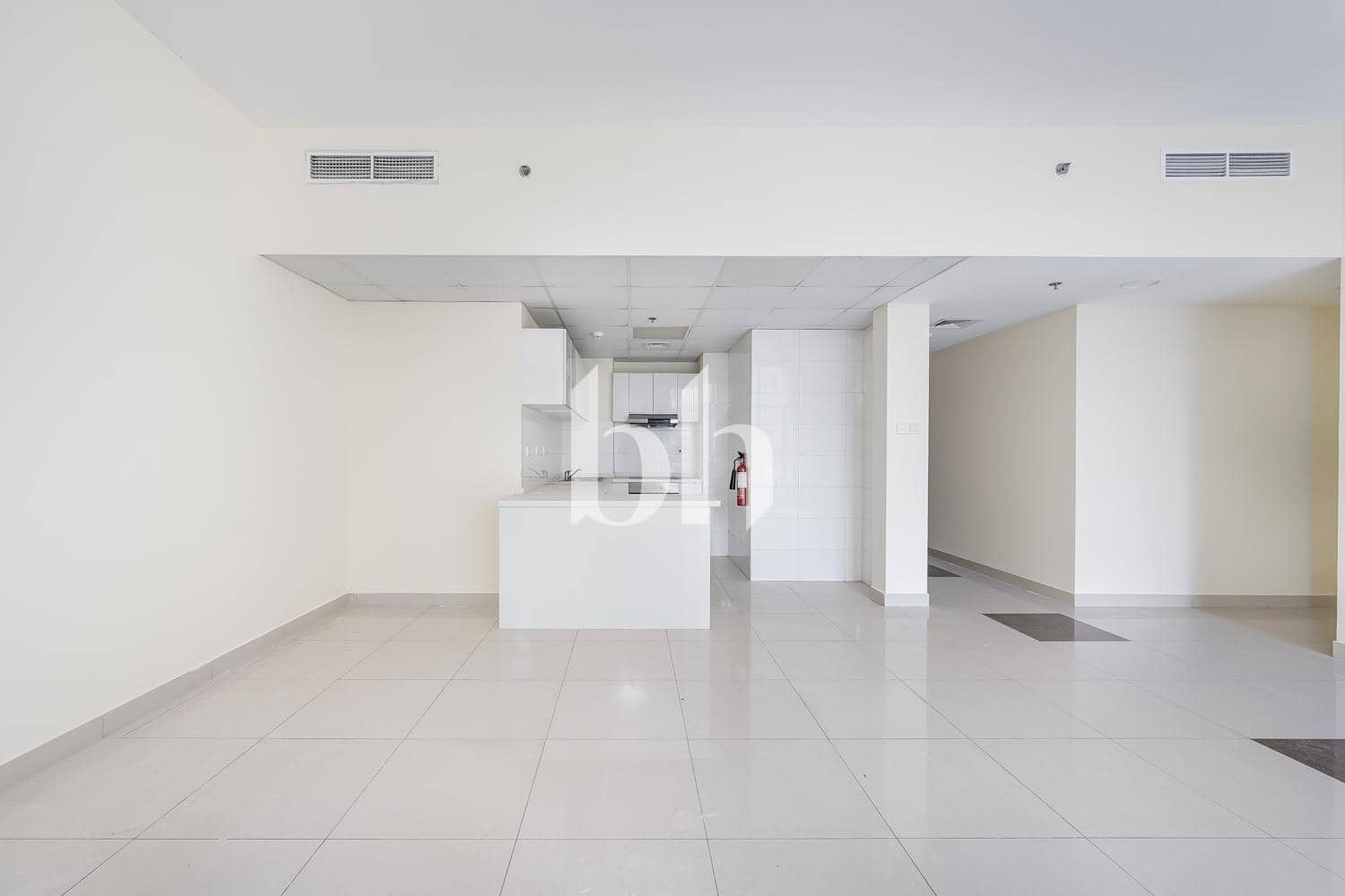 3 Bedroom Apartment in Marina Wharf 2 - photo 2