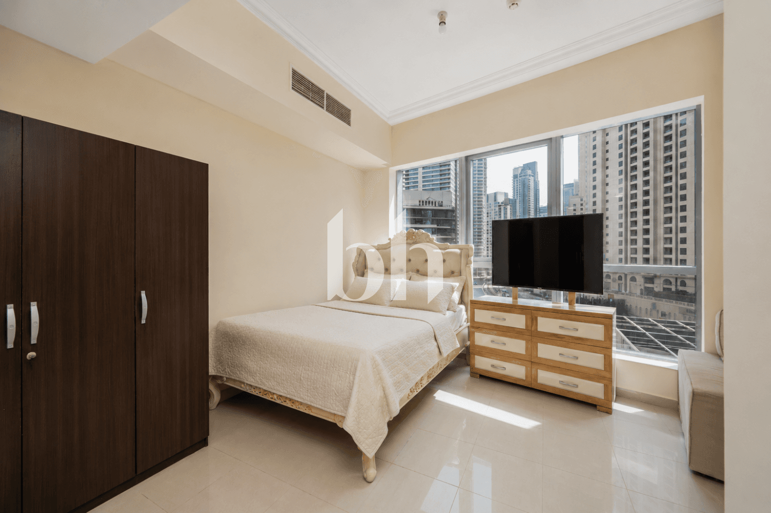 Studio Apartment in Bay Central West - photo 1