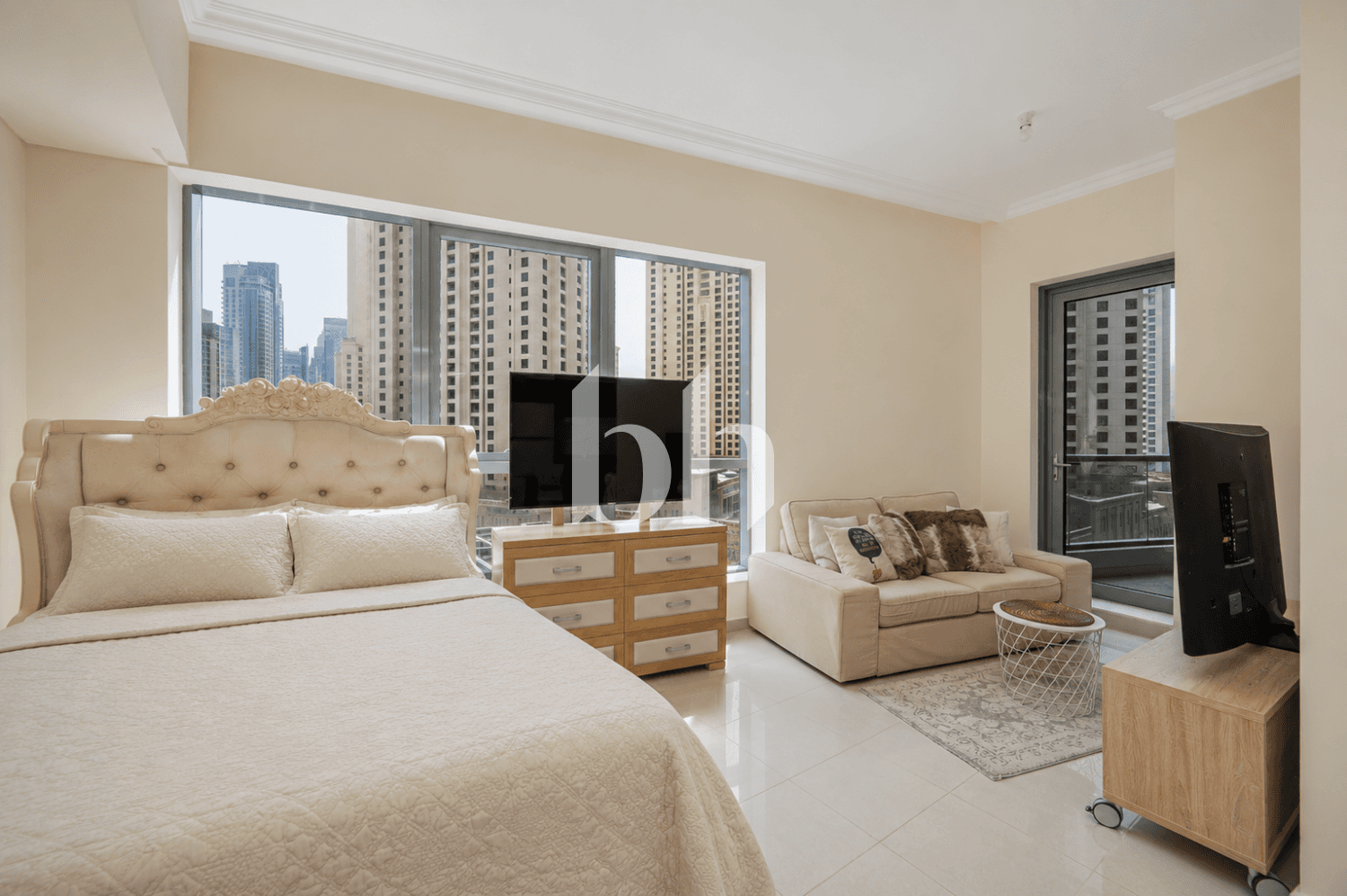 Studio Apartment in Bay Central West