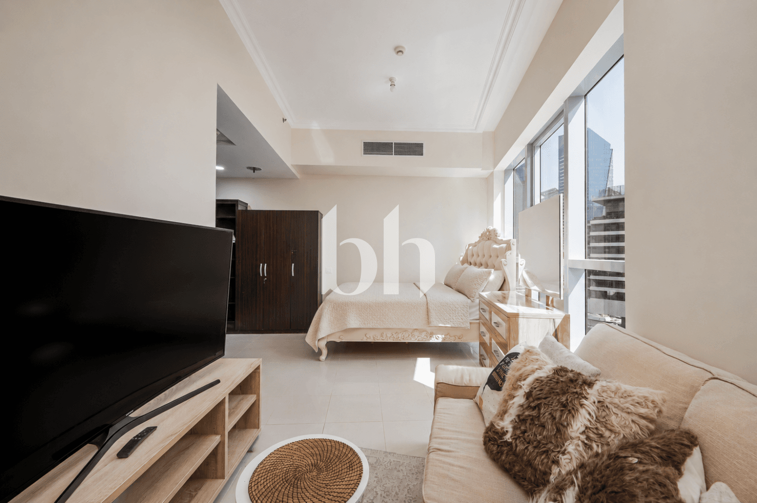Studio Apartment in Bay Central West - photo 2
