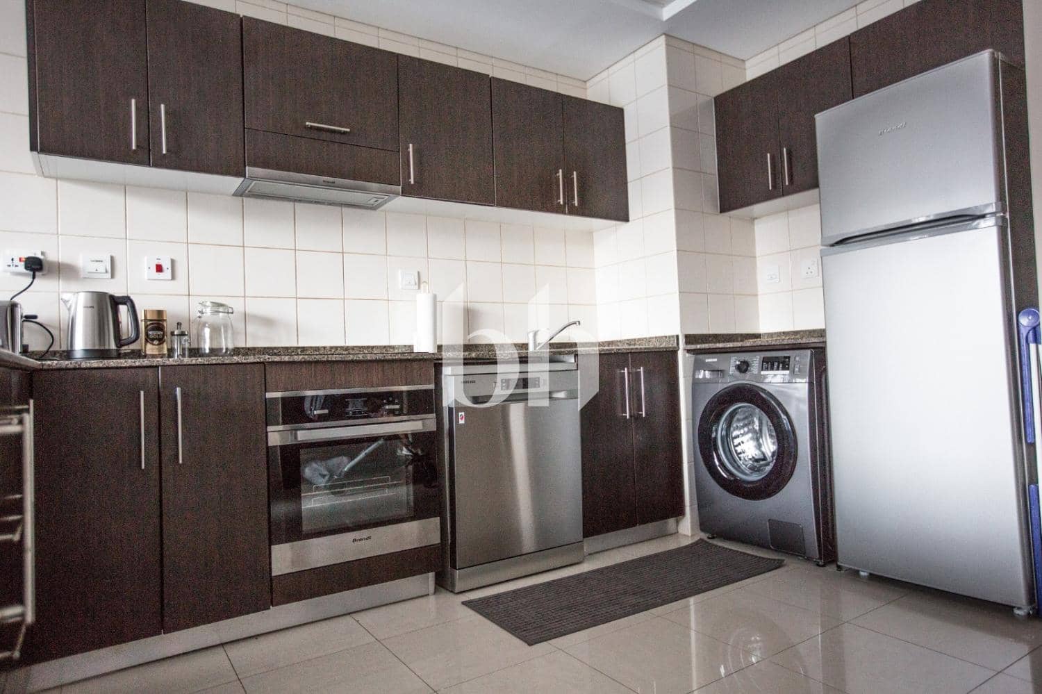 1 Bedroom Apartment in Bay Central West - photo 1