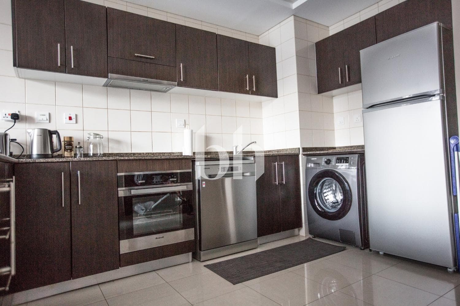 1 Bedroom Apartment in Bay Central West - photo 1