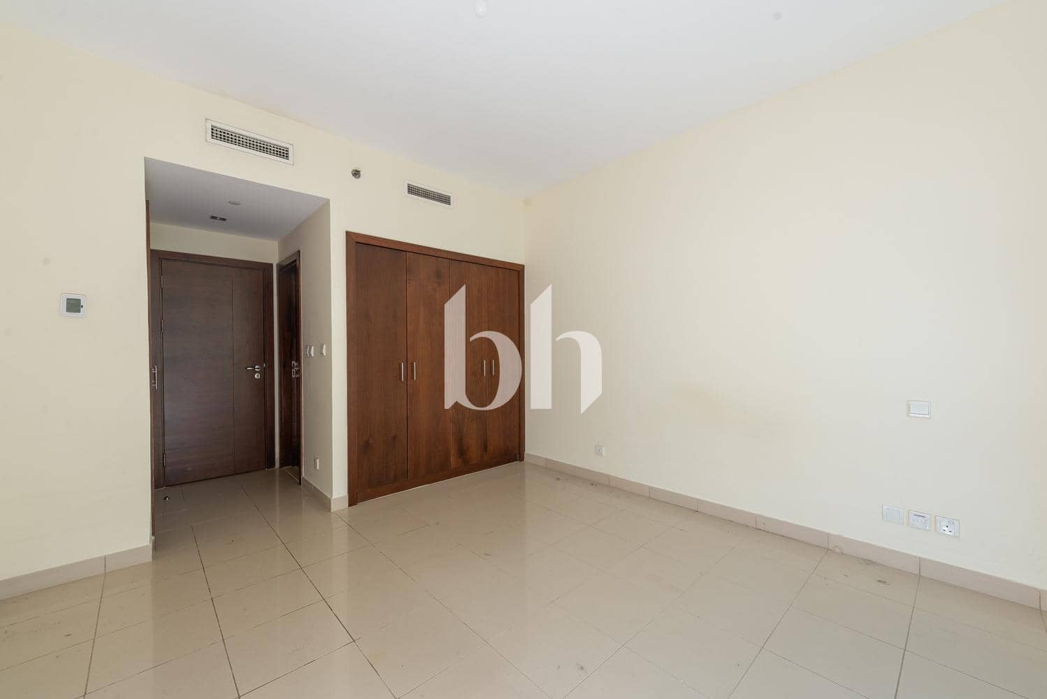 1 Bedroom Apartment in Bonaire Tower - photo 1