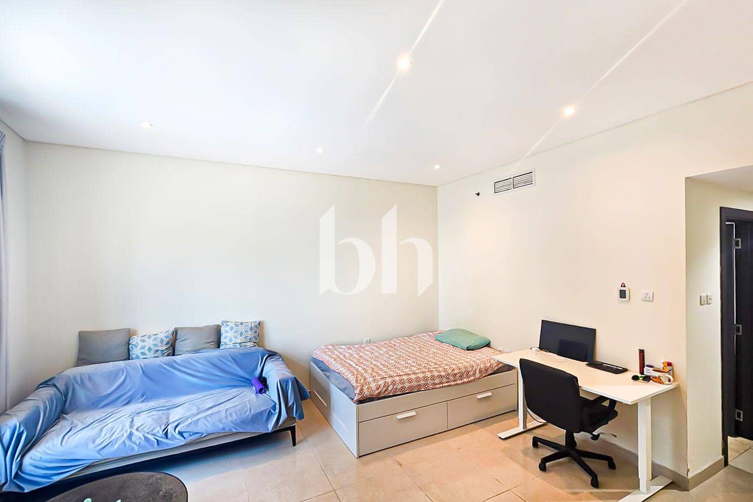 Studio Apartment in Yacht Bay - photo 1