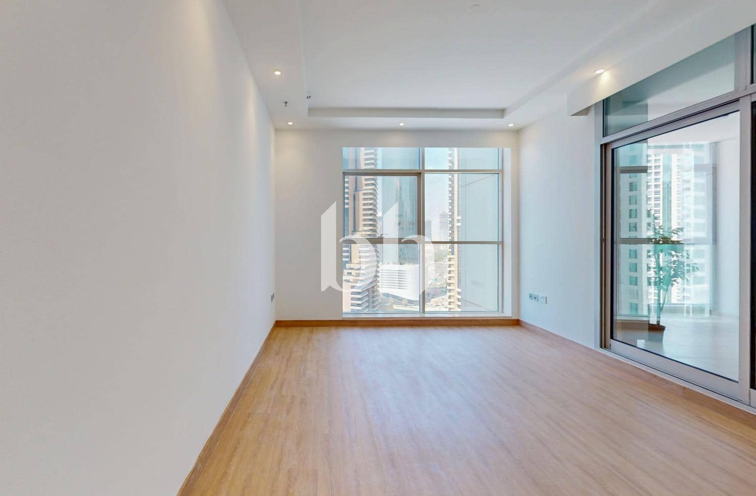 3 Bedroom Apartment in Skyview Tower - photo 2