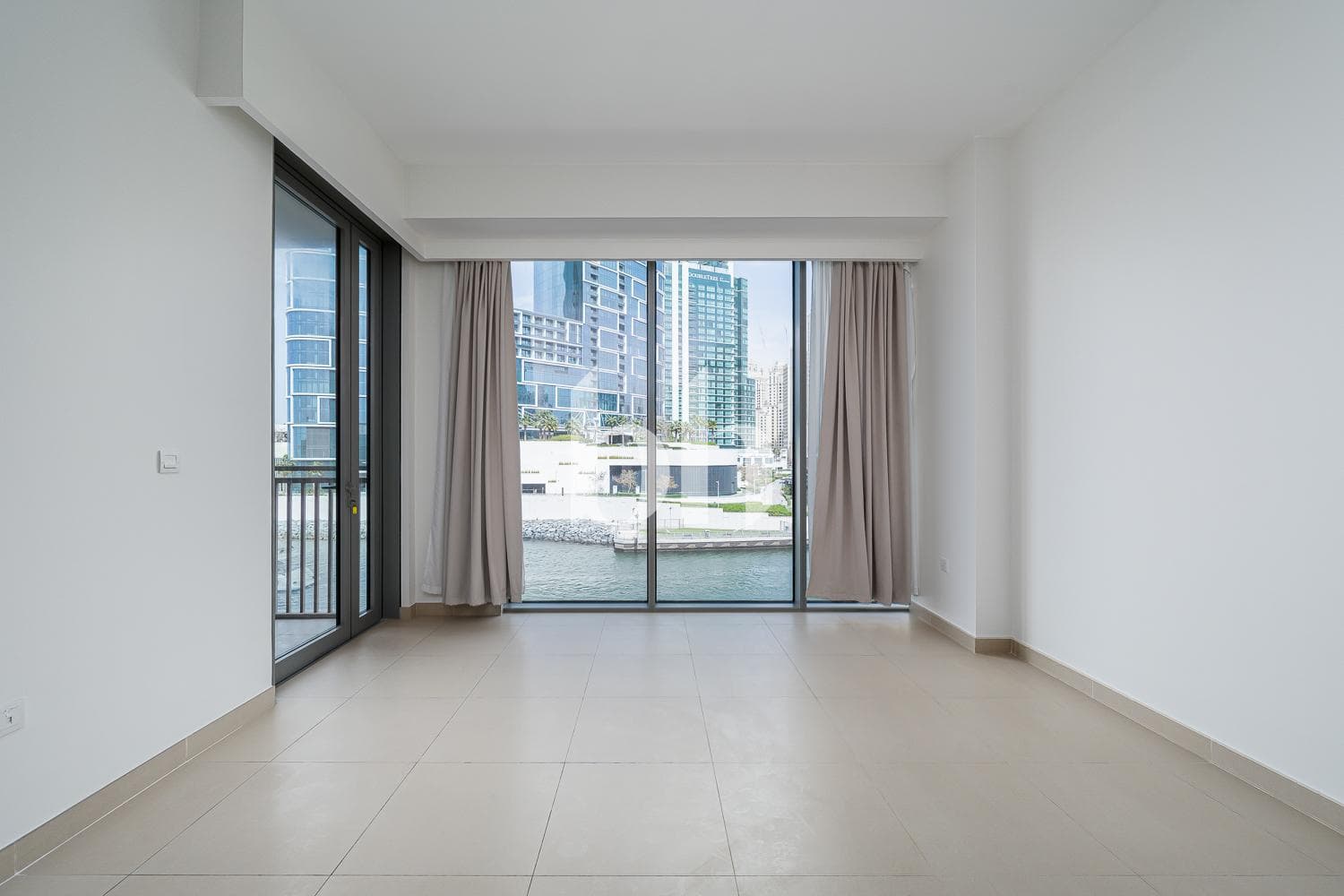 1 Bedroom Apartment in 5242 Tower 2