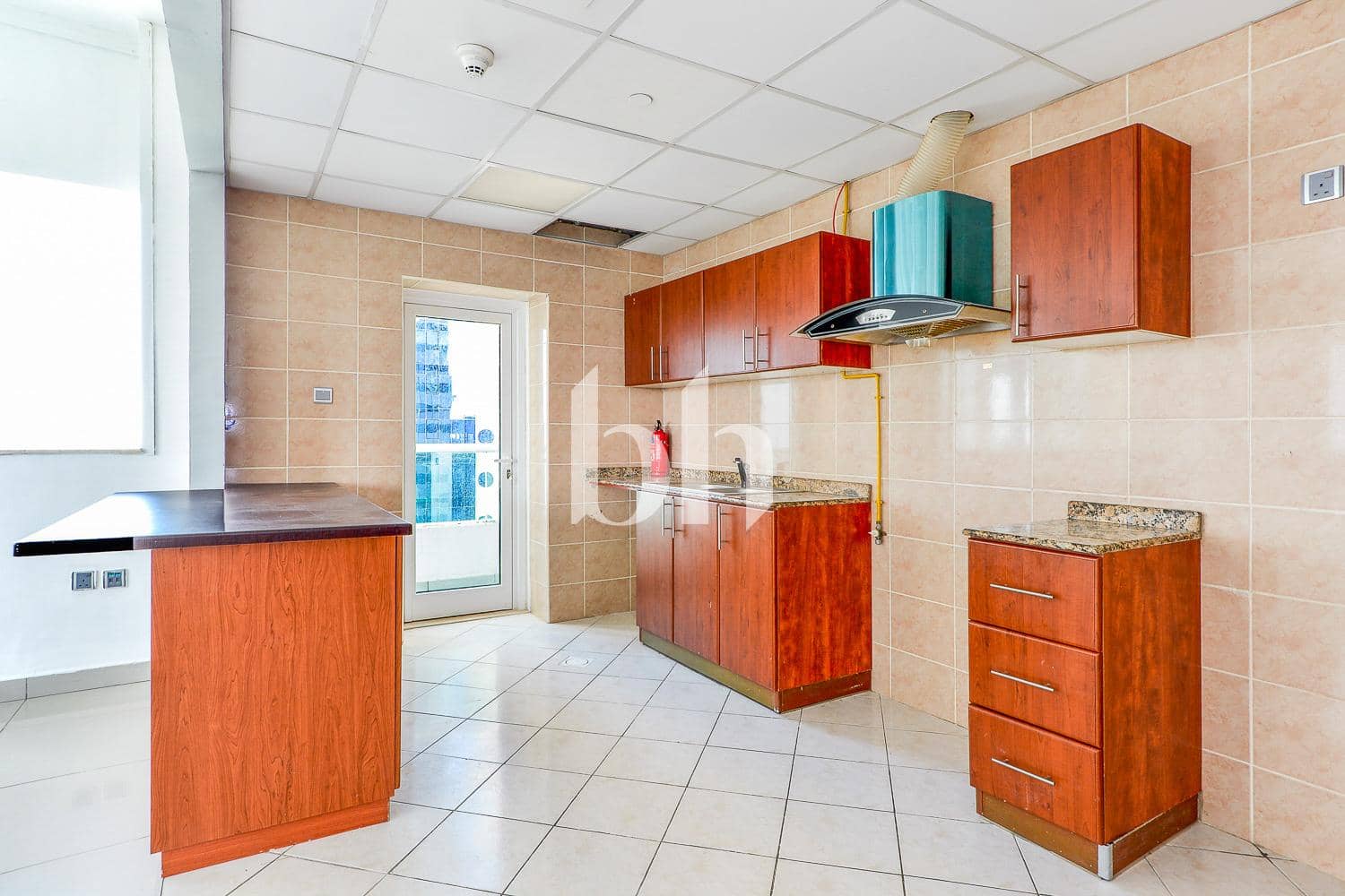 2 Bedroom Apartment in Marina Pinnacle - photo 2