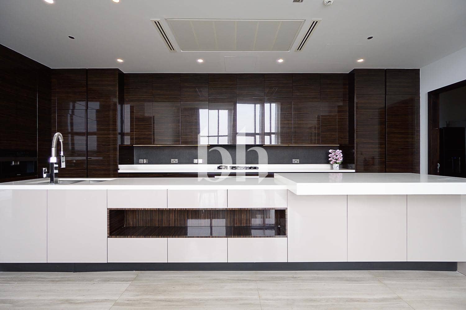 4 Bedroom Apartment in Jumeirah Living Marina Gate - photo 1