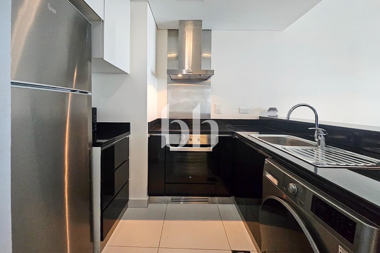 1 Bedroom Apartment in Damac Heights - photo 2