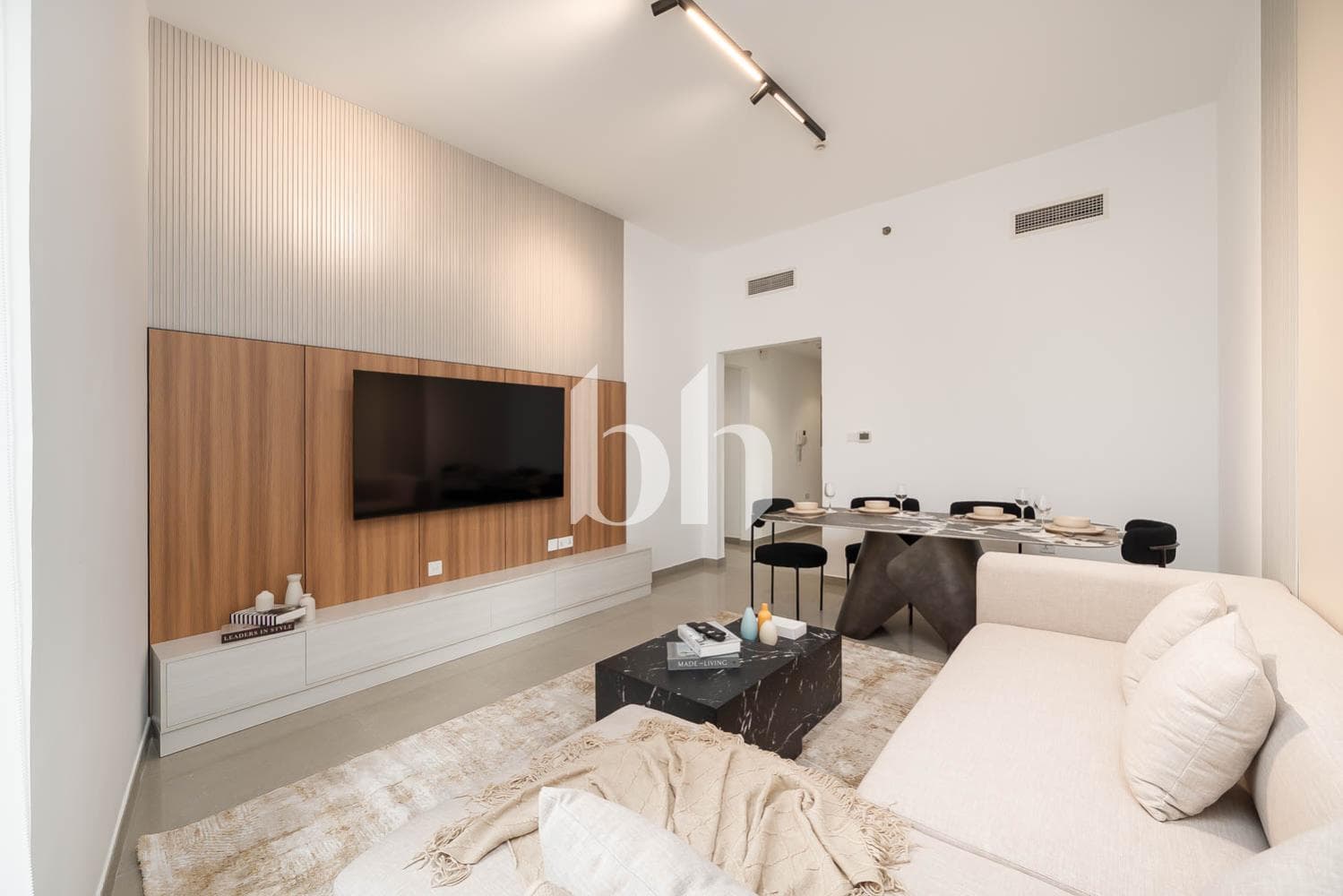 2 Bedrooms Apartment in Marina Wharf 1 - photo 2