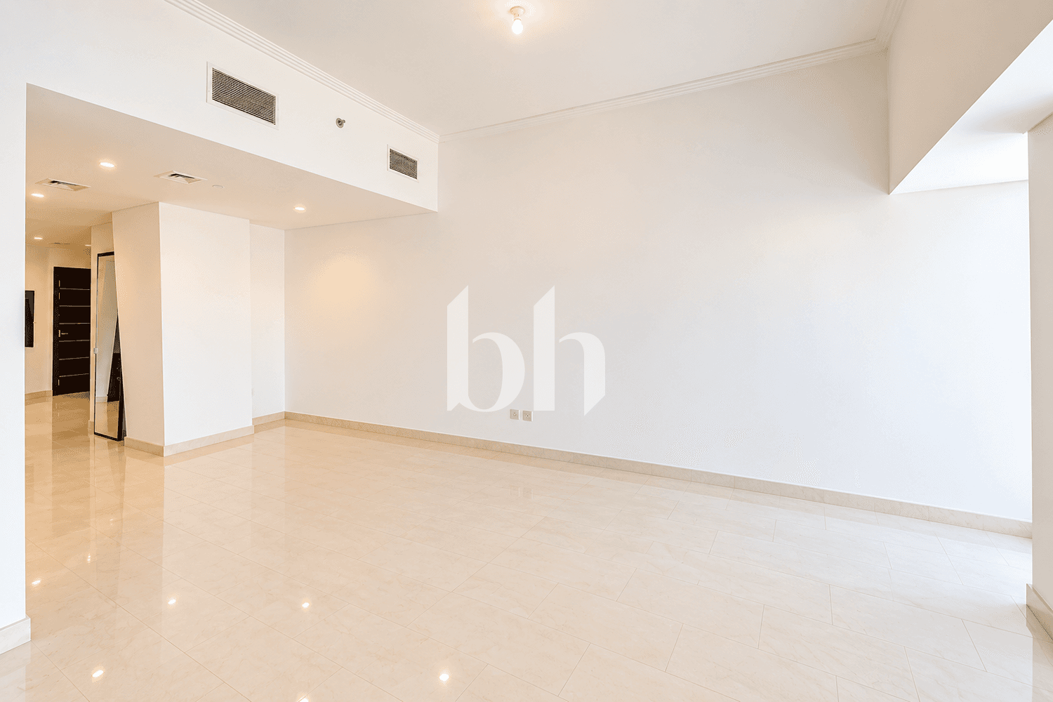 2 Bedroom Apartment in Cayan Tower - photo 2