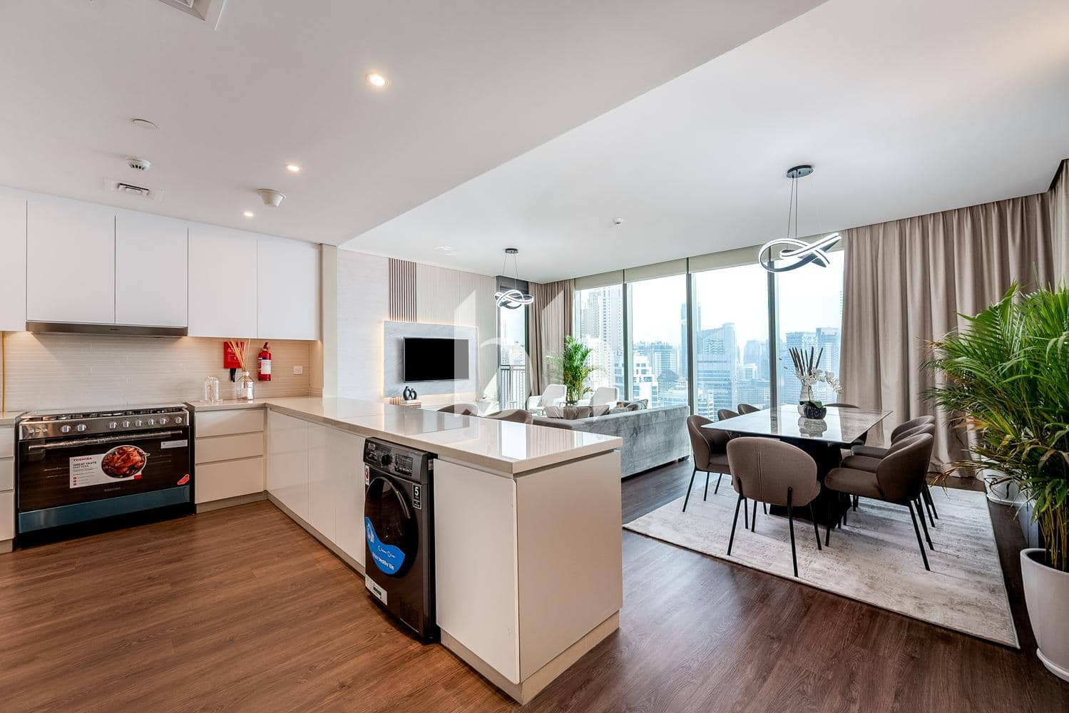 3 Bedroom Apartment in 5242 Tower 2 - photo 2