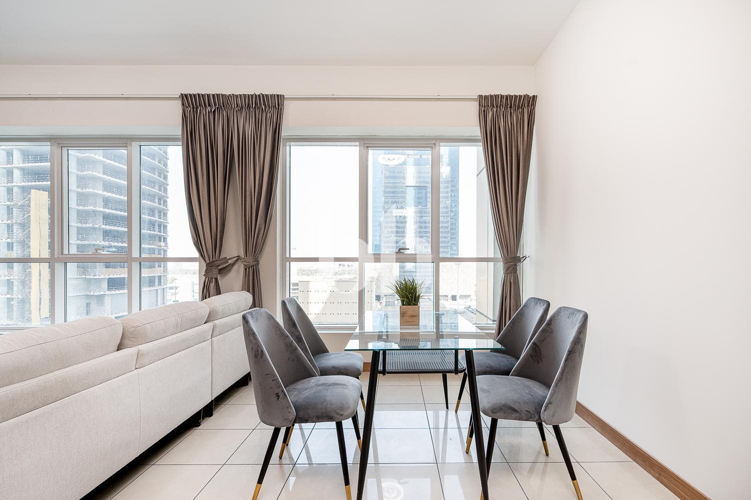 1 Bedroom Apartment in Sulafa Tower - photo 2