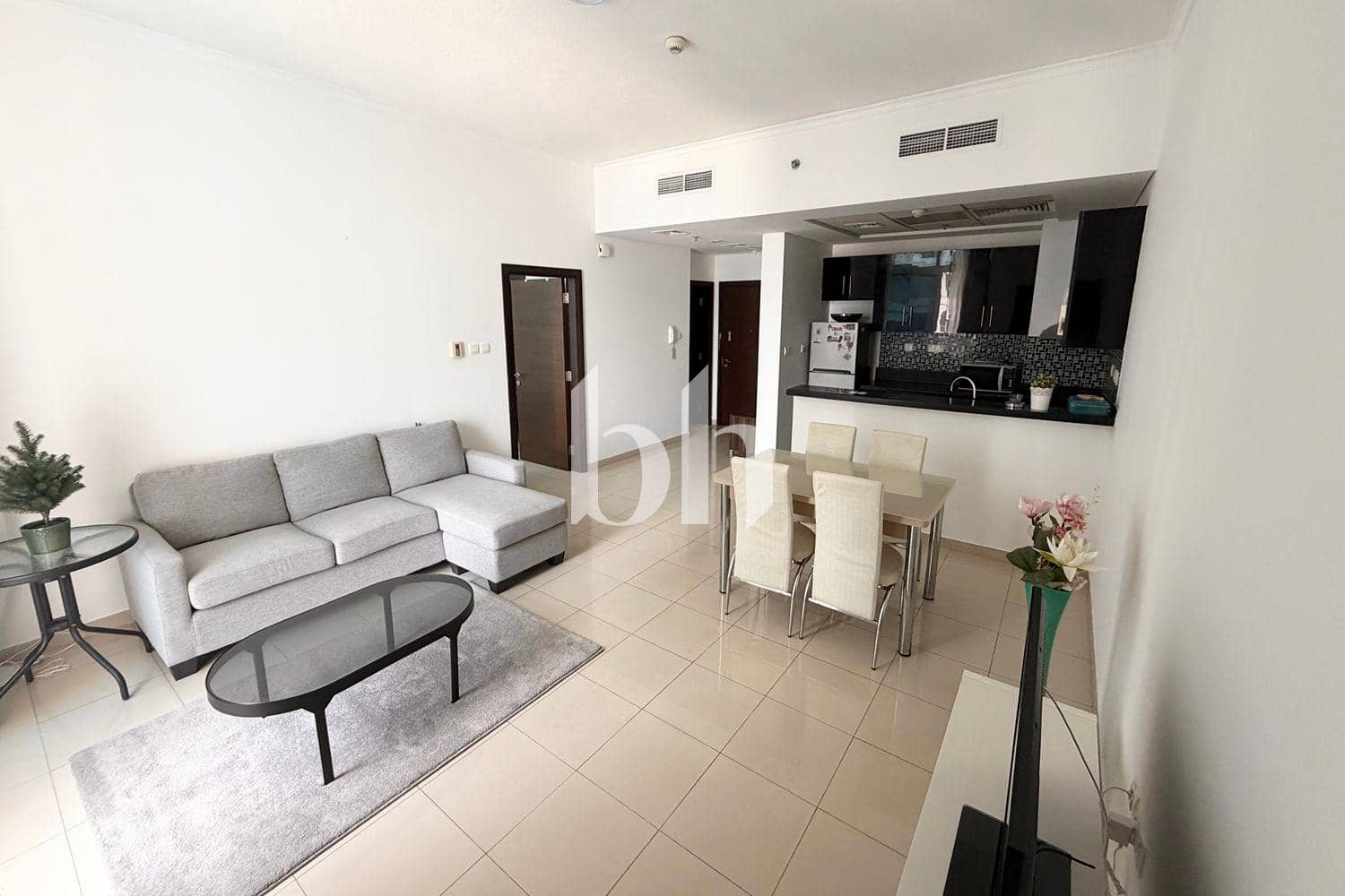 1 Bedroom Apartment in Botanica Tower - photo 1