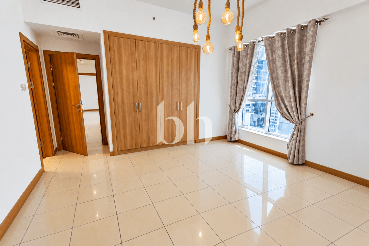 2 Bedroom Apartment in Sulafa Tower - photo 2