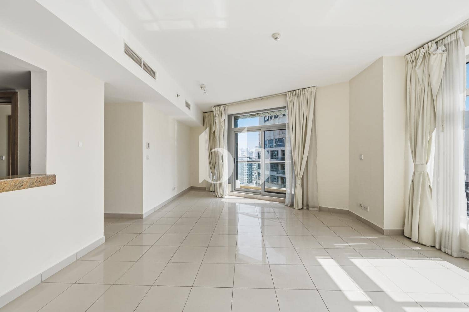 1 Bedroom Apartment in Bonaire Tower - photo 2