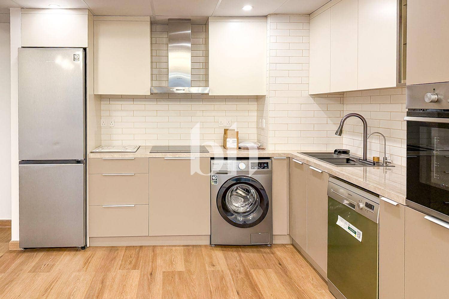 1 Bedroom Apartment in Marina Quays West - photo 1