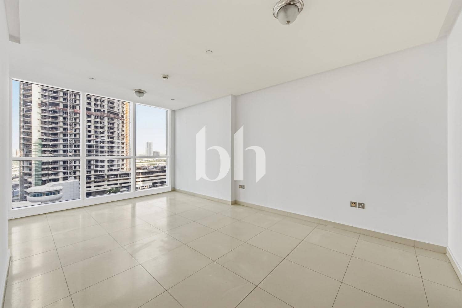 3 Bedroom Apartment in 23 Marina - photo 1