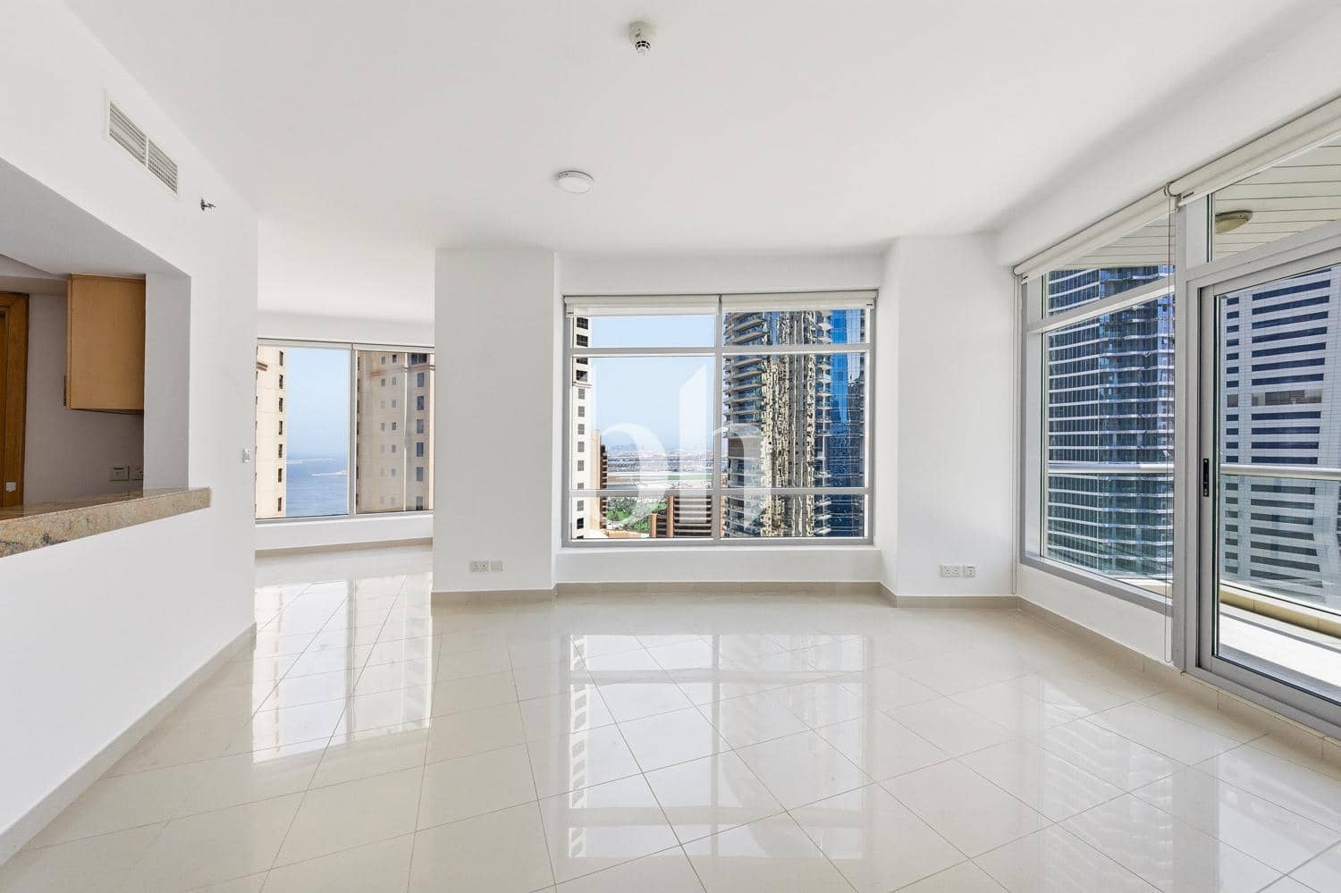 1 Bedroom Apartment in Sanibel Tower - photo 2