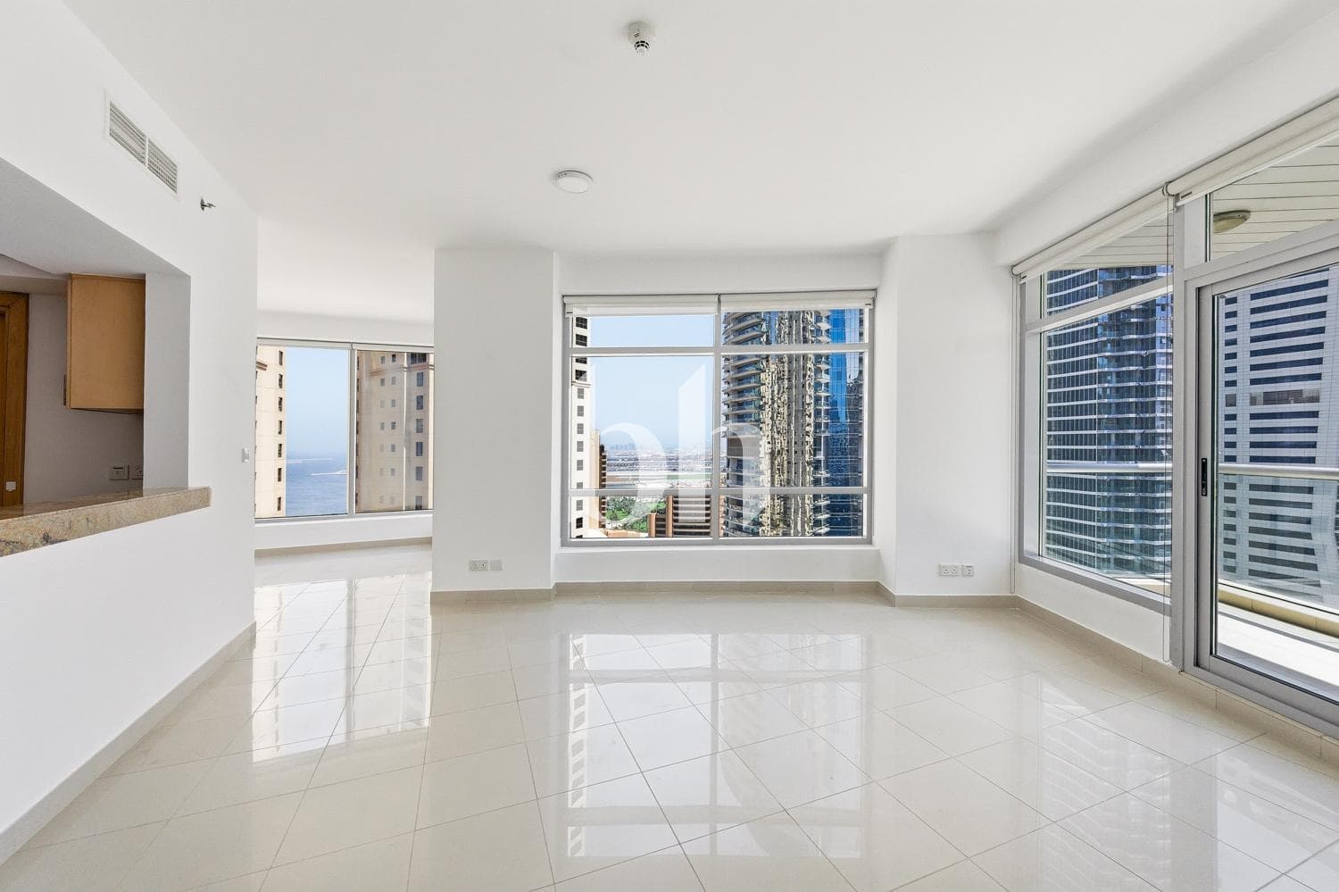 1 Bedroom Apartment in Sanibel Tower - photo 2