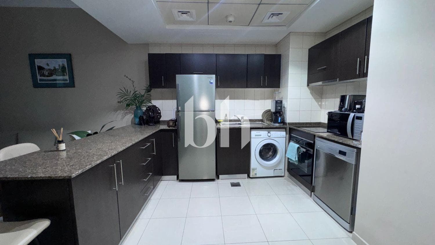 1 Bedroom Apartment in Bay Central West - photo 1