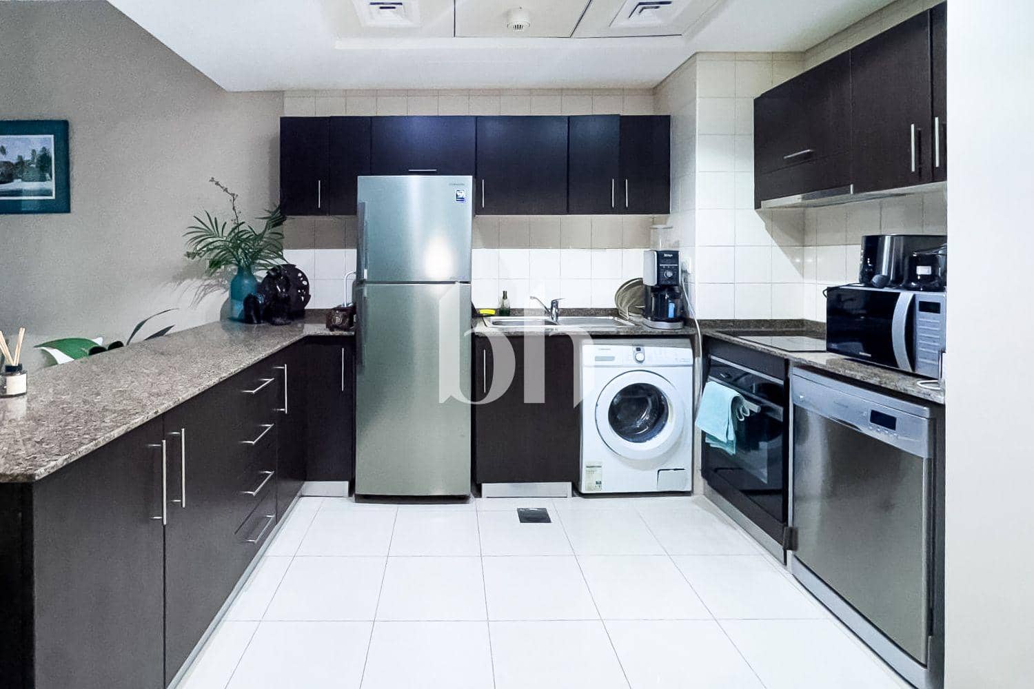 1 Bedroom Apartment in Bay Central West - photo 1