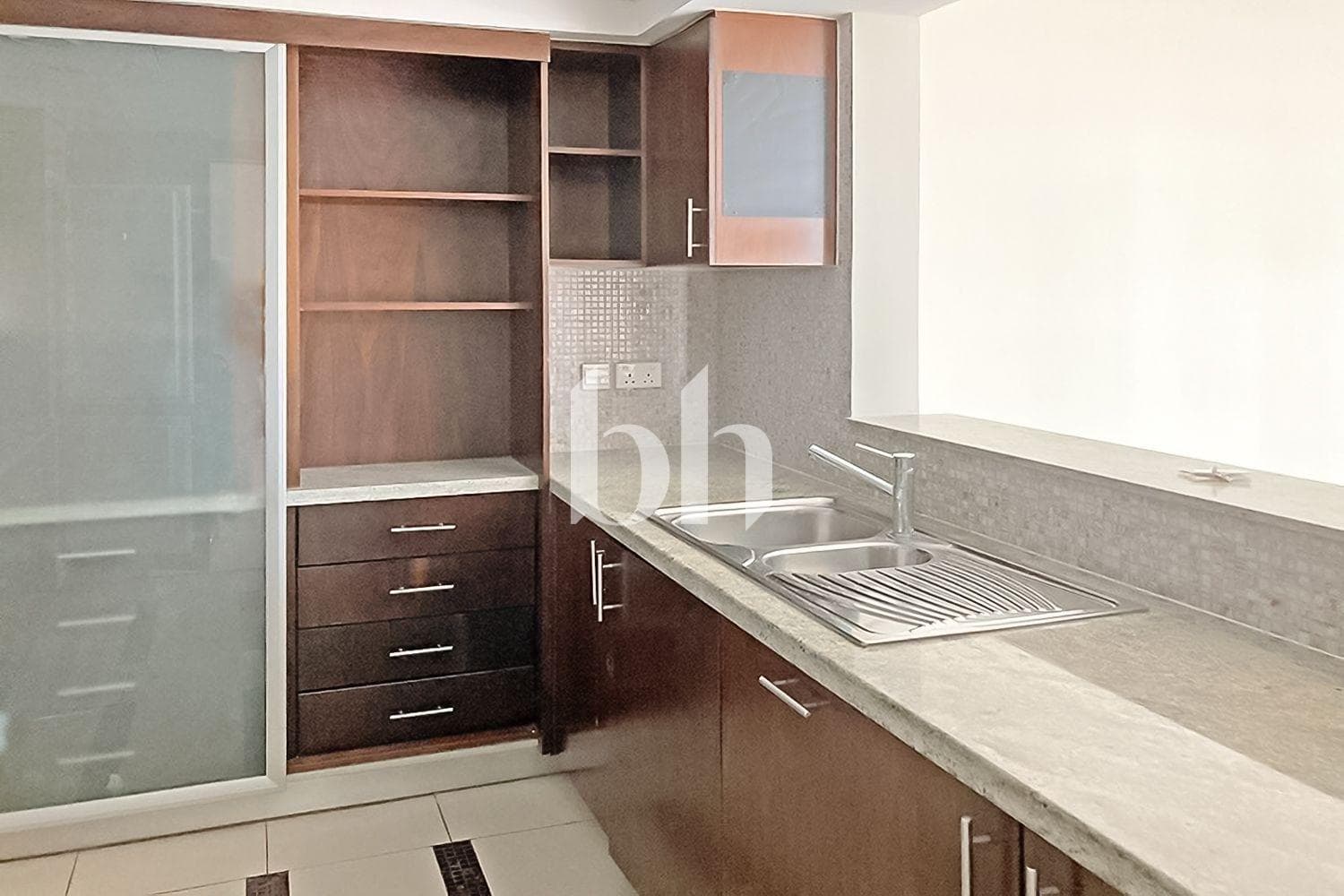 1 Bedroom Apartment in Sanibel Tower - photo 2