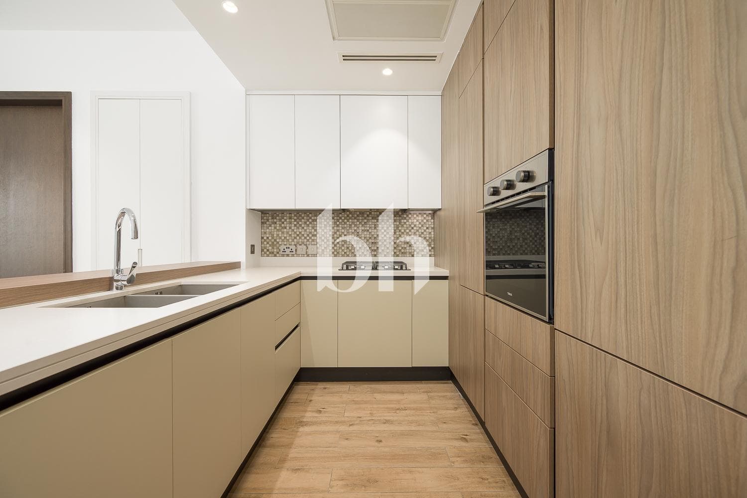 1 Bedroom Apartment in Jumeirah Living Marina Gate - photo 2