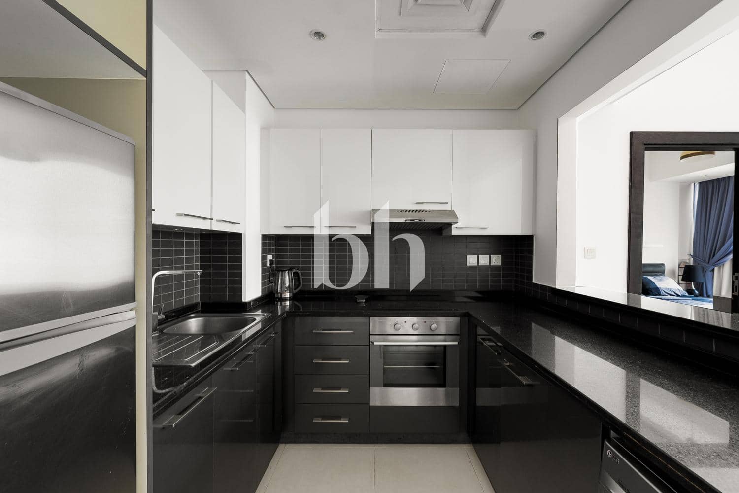 1 Bedroom Apartment in Silverene Tower B - photo 2