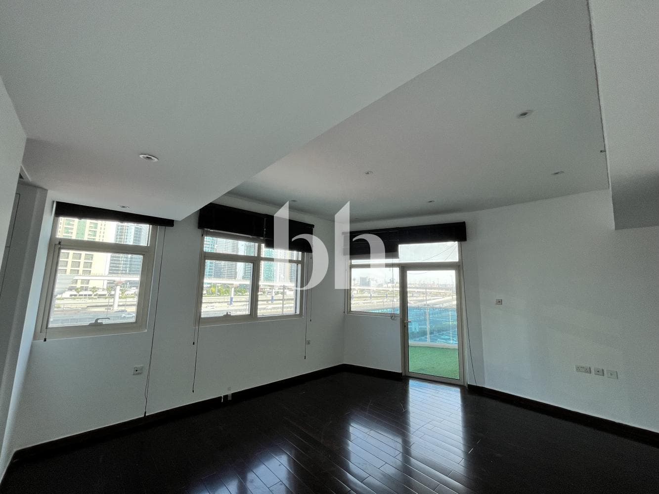 Apartment in Yacht Bay