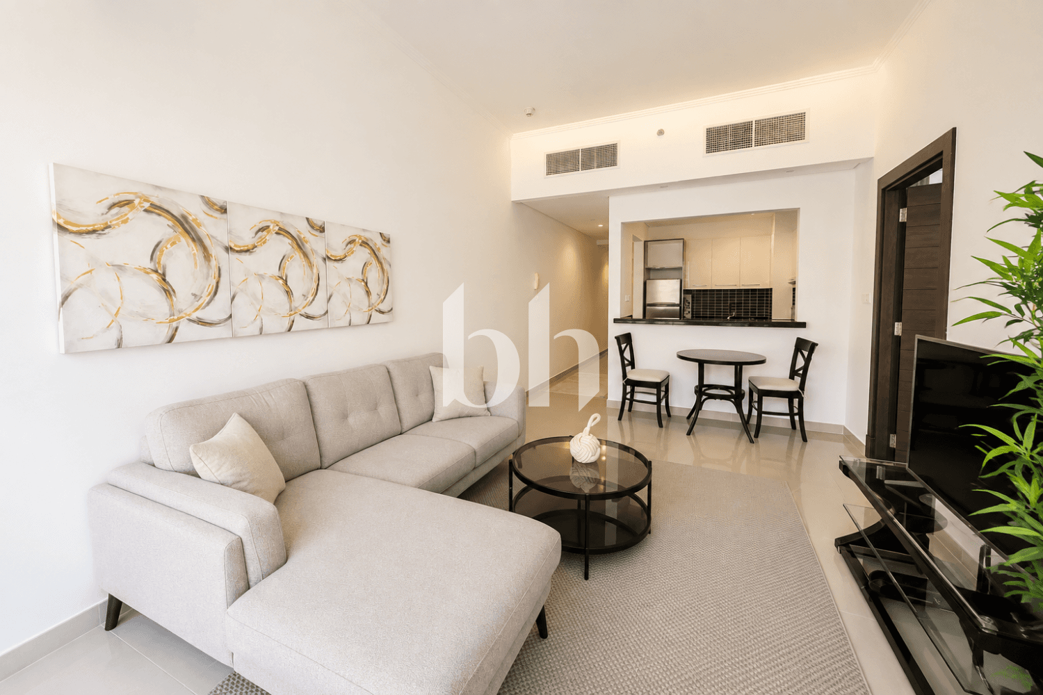1 Bedroom Apartment in Silverene Tower B - photo 2