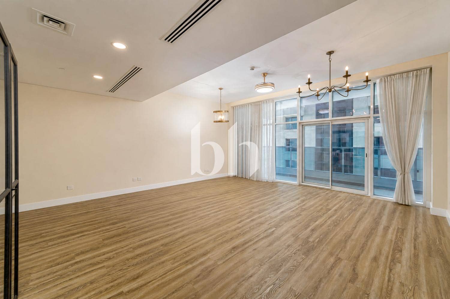 2 Bedroom Apartment in Marina Arcade Tower