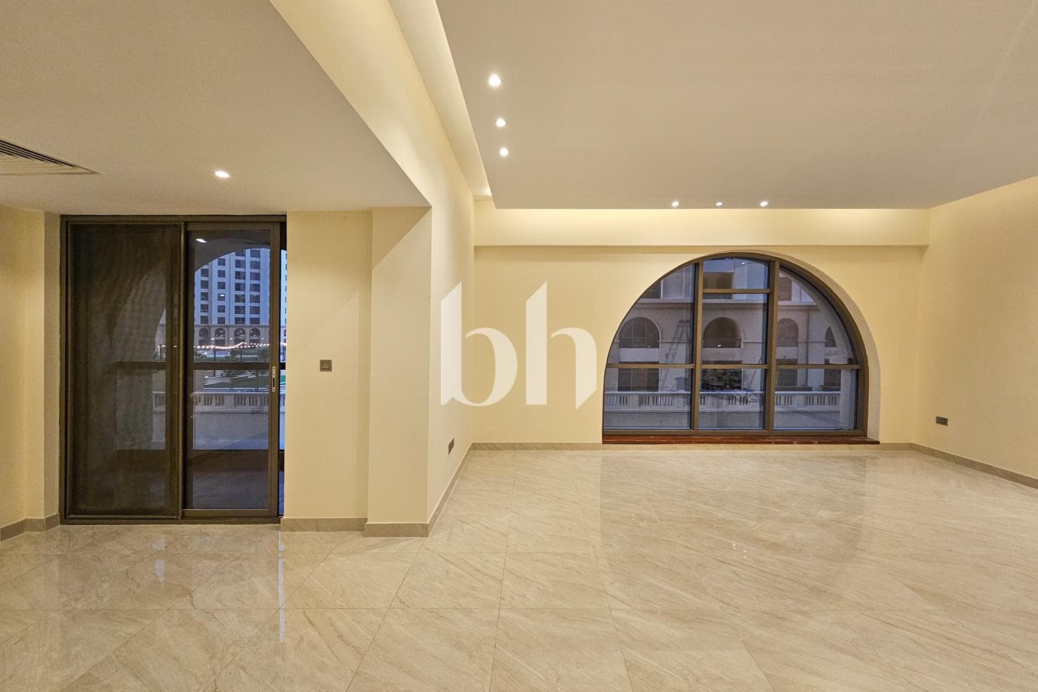 3 Bedroom Apartment in Sadaf 8 - photo 1