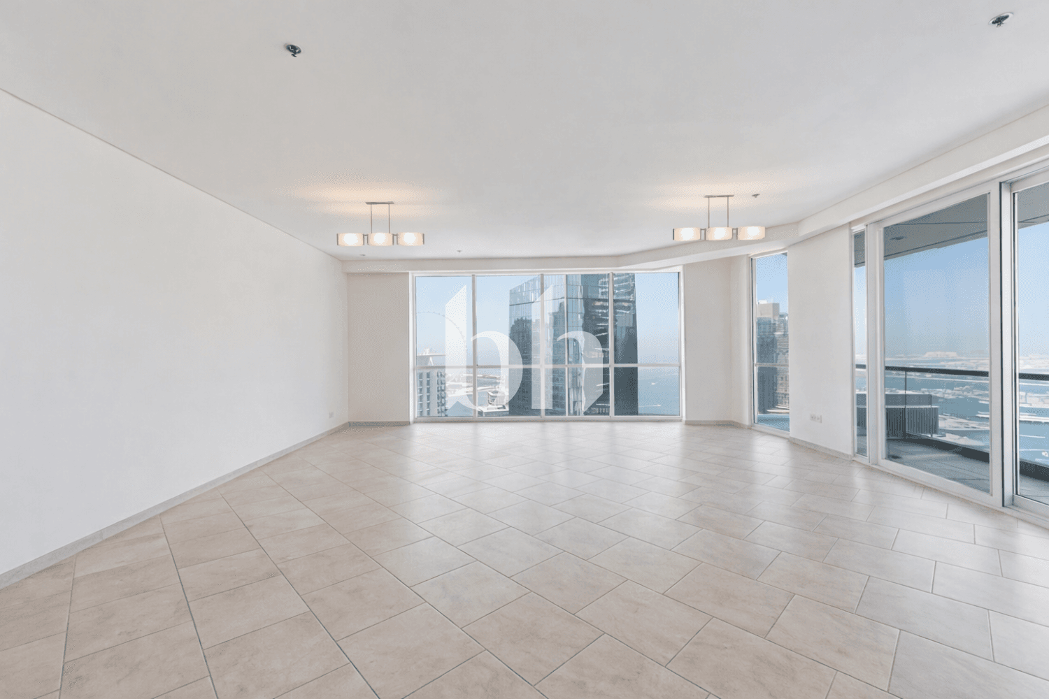4 Bedroom Apartment in Al Fattan Marine Towers - photo 1