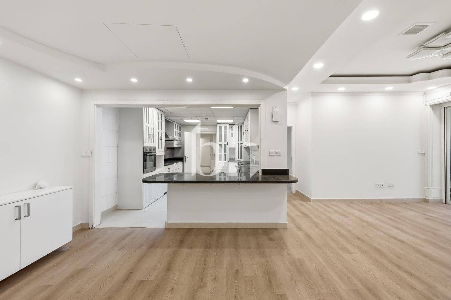 4 Bedroom Apartment in Murjan 5 - photo 2