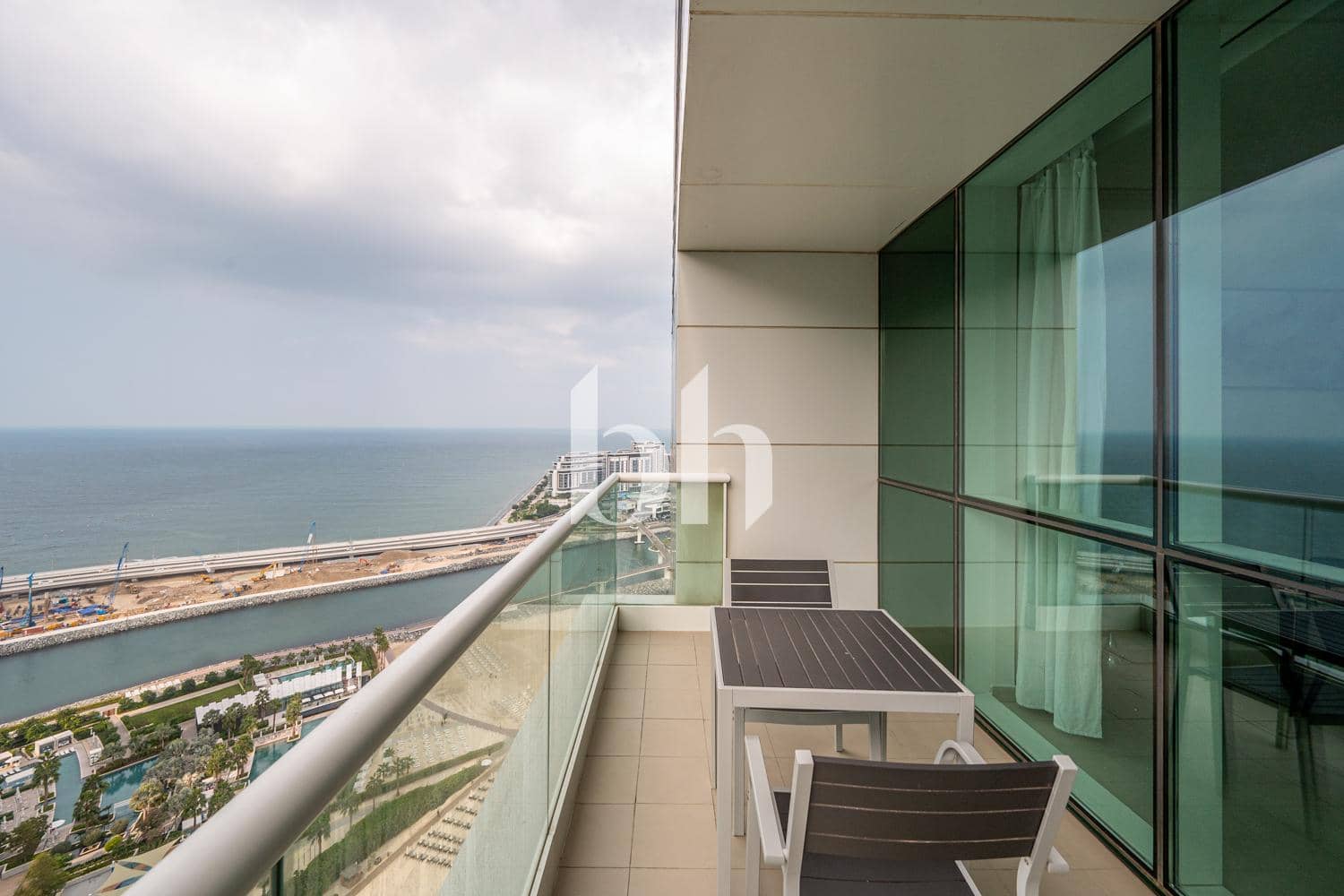 2 Bedroom Apartment in Al Bateen Residences - photo 2