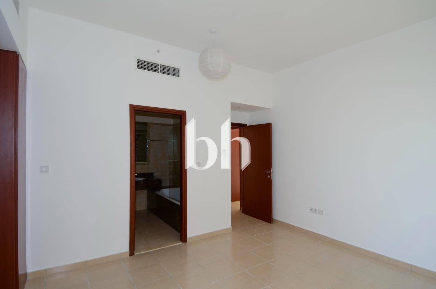 3 Bedroom Apartment in Sadaf 4 - photo 2
