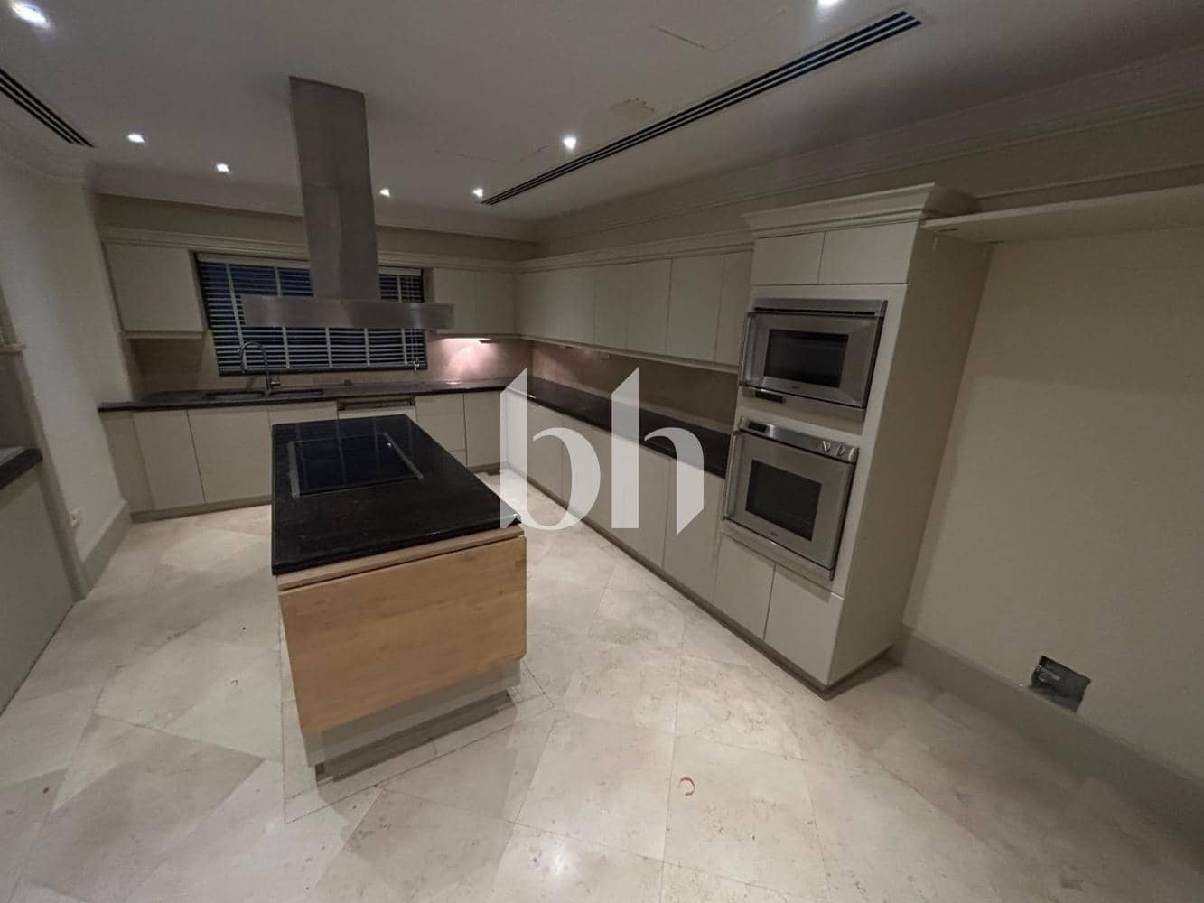 4 Bedroom Apartment in Sadaf 2 - photo 2