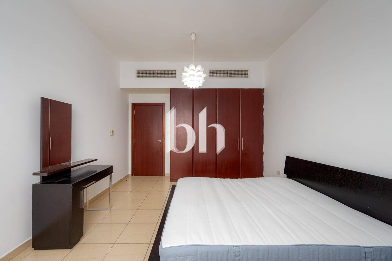 2 Bedroom Apartment in Shams 2 - photo 2