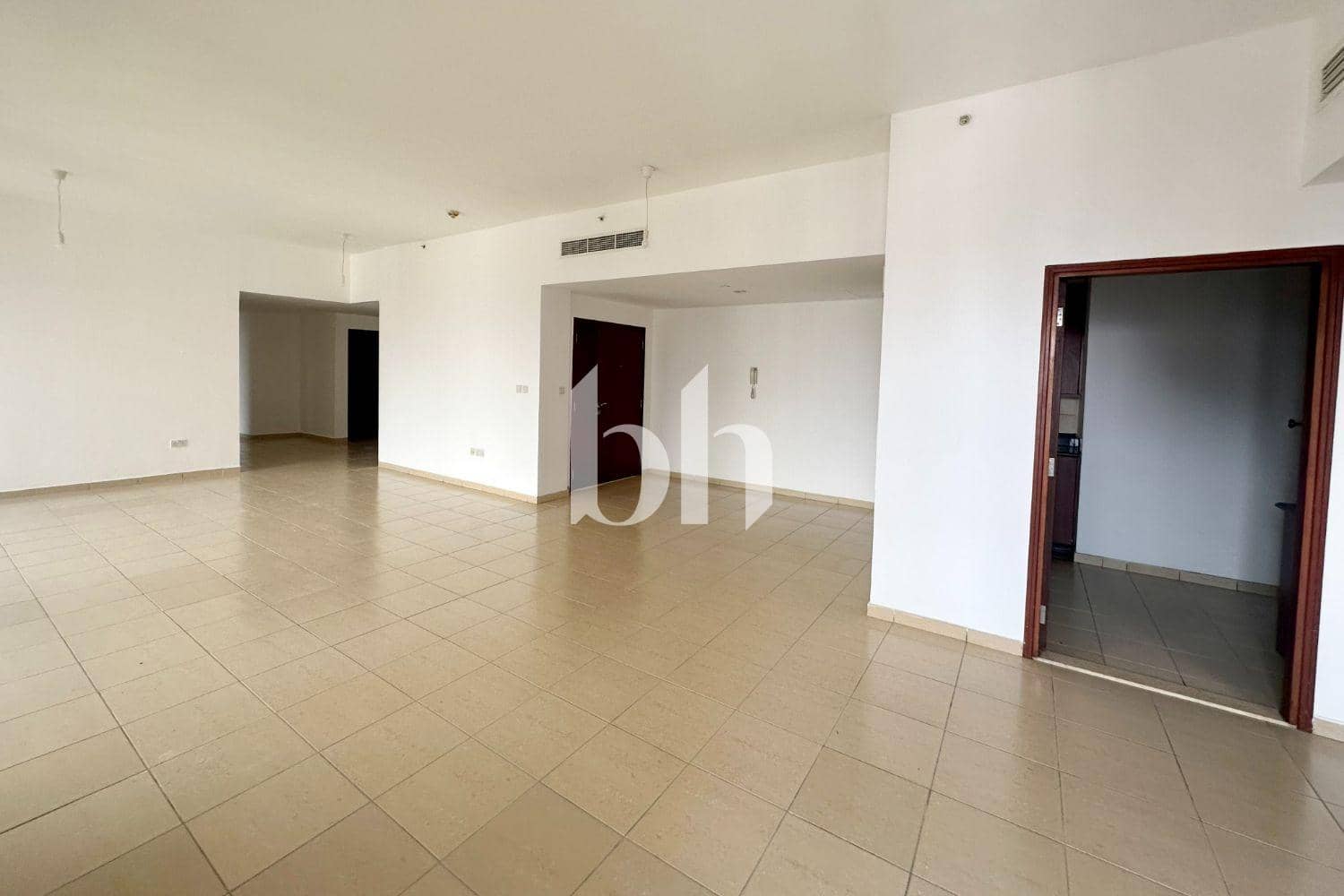 4 Bedroom Apartment in Sadaf 1 - photo 2