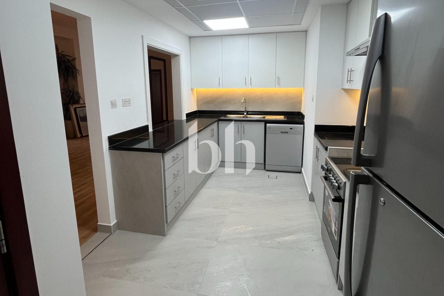 1 Bedroom Apartment in Shams 4 - photo 2