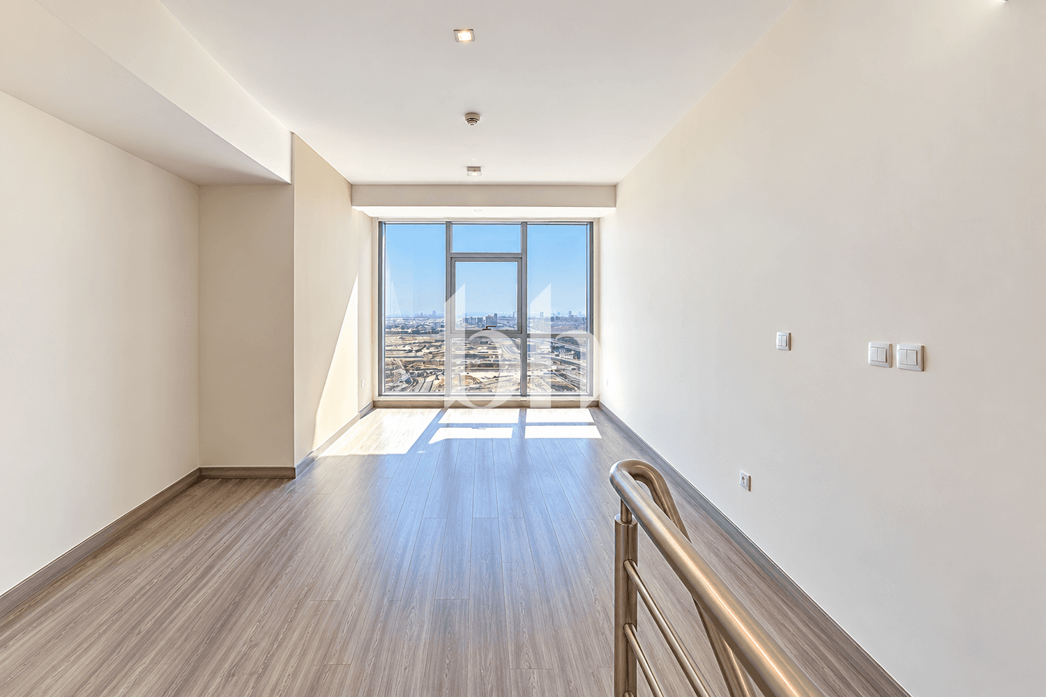 1 Bedroom Apartment in Laguna Tower - photo 2
