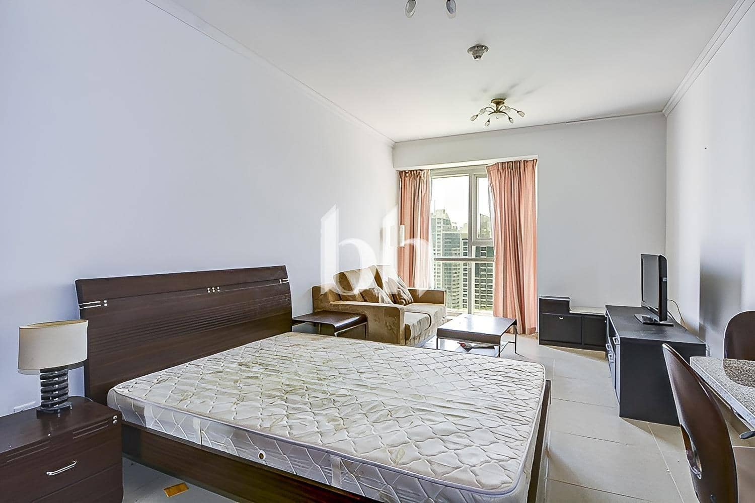 Studio Apartment in Goldcrest Executive - photo 2