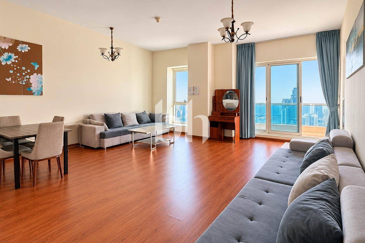 3 Bedroom Apartment in Lake Point Tower - photo 1