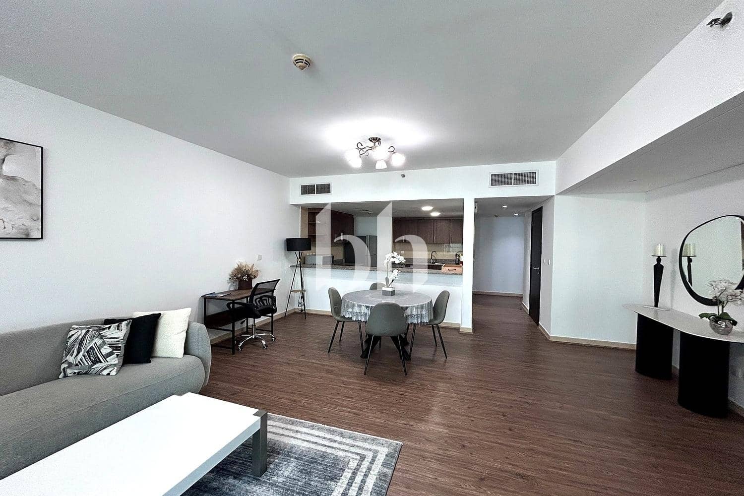 1 Bedroom Apartment in Laguna Tower - photo 2