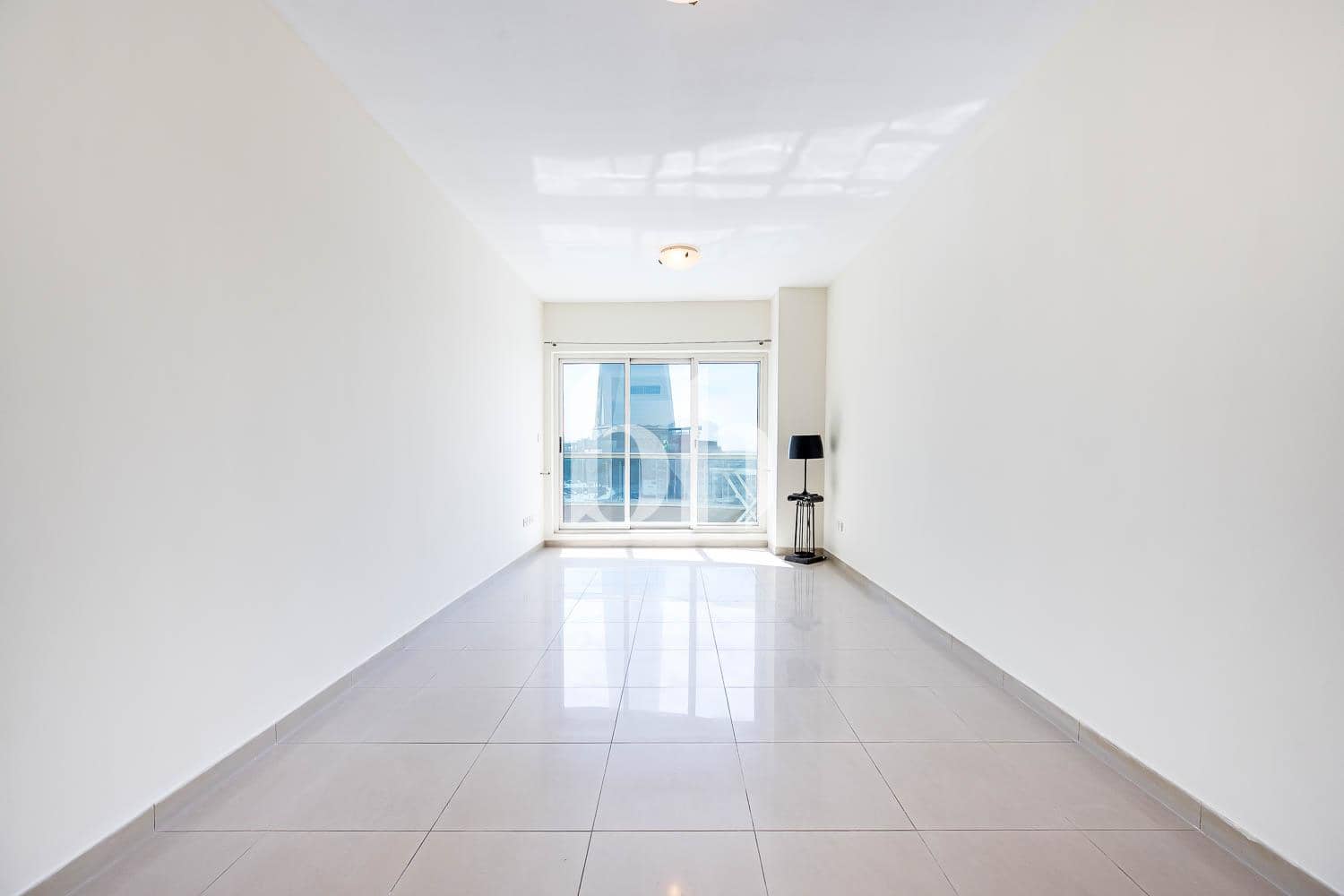 1 Bedroom Apartment in Lake Point Tower - photo 1