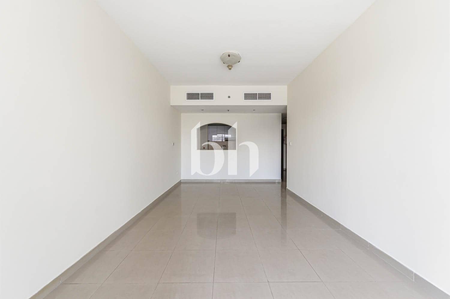 1 Bedroom Apartment in Lake Point Tower - photo 2
