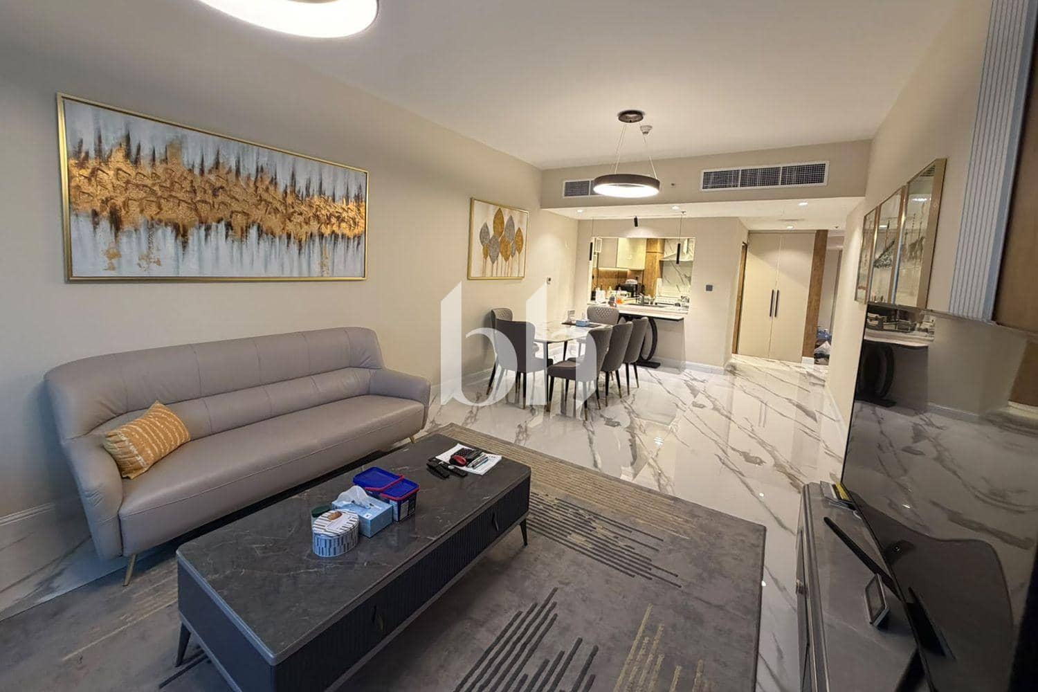 1 Bedroom Apartment in Lake Point Tower - photo 2