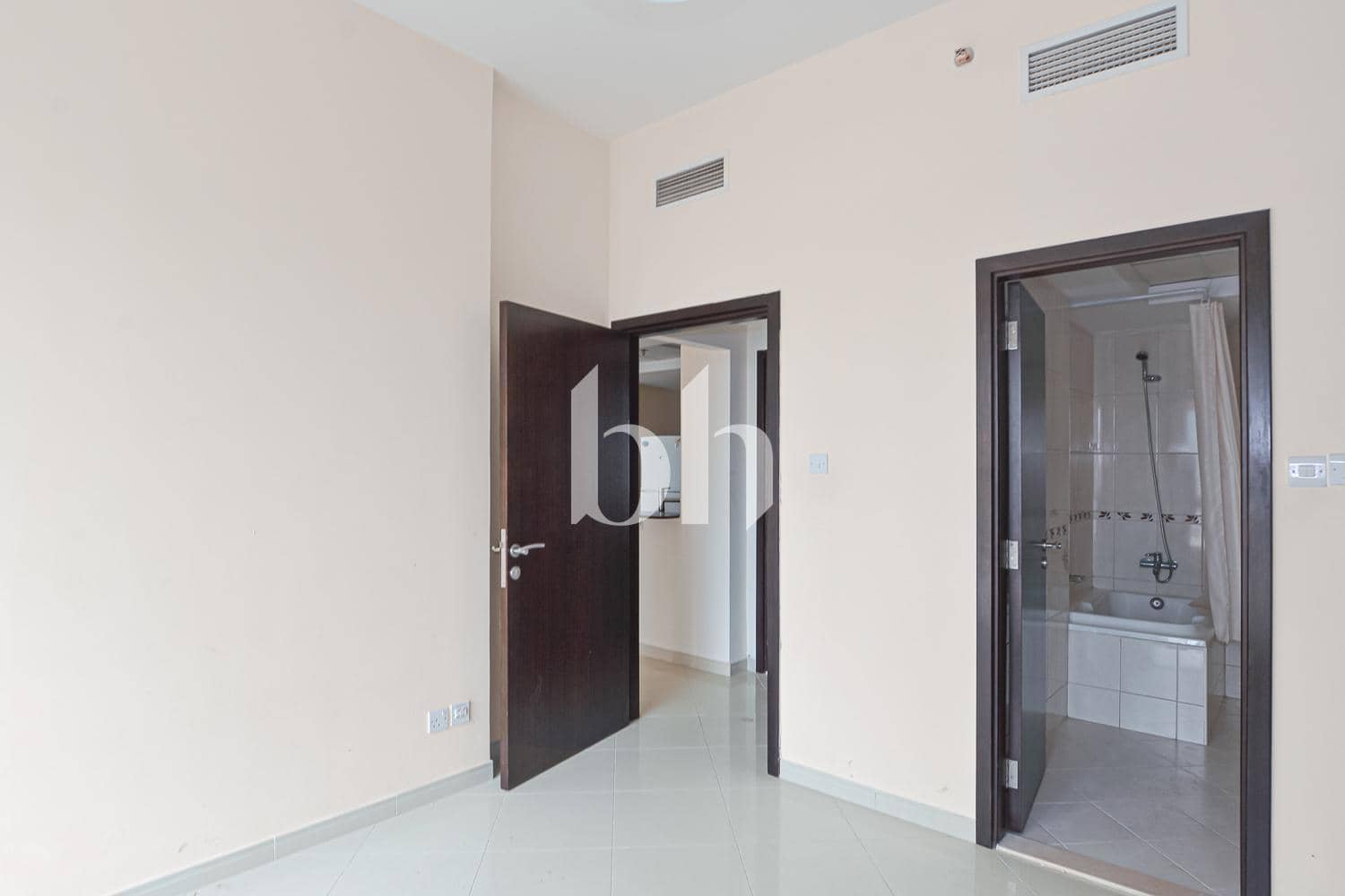 1 Bedroom Apartment in Concorde Tower - photo 2